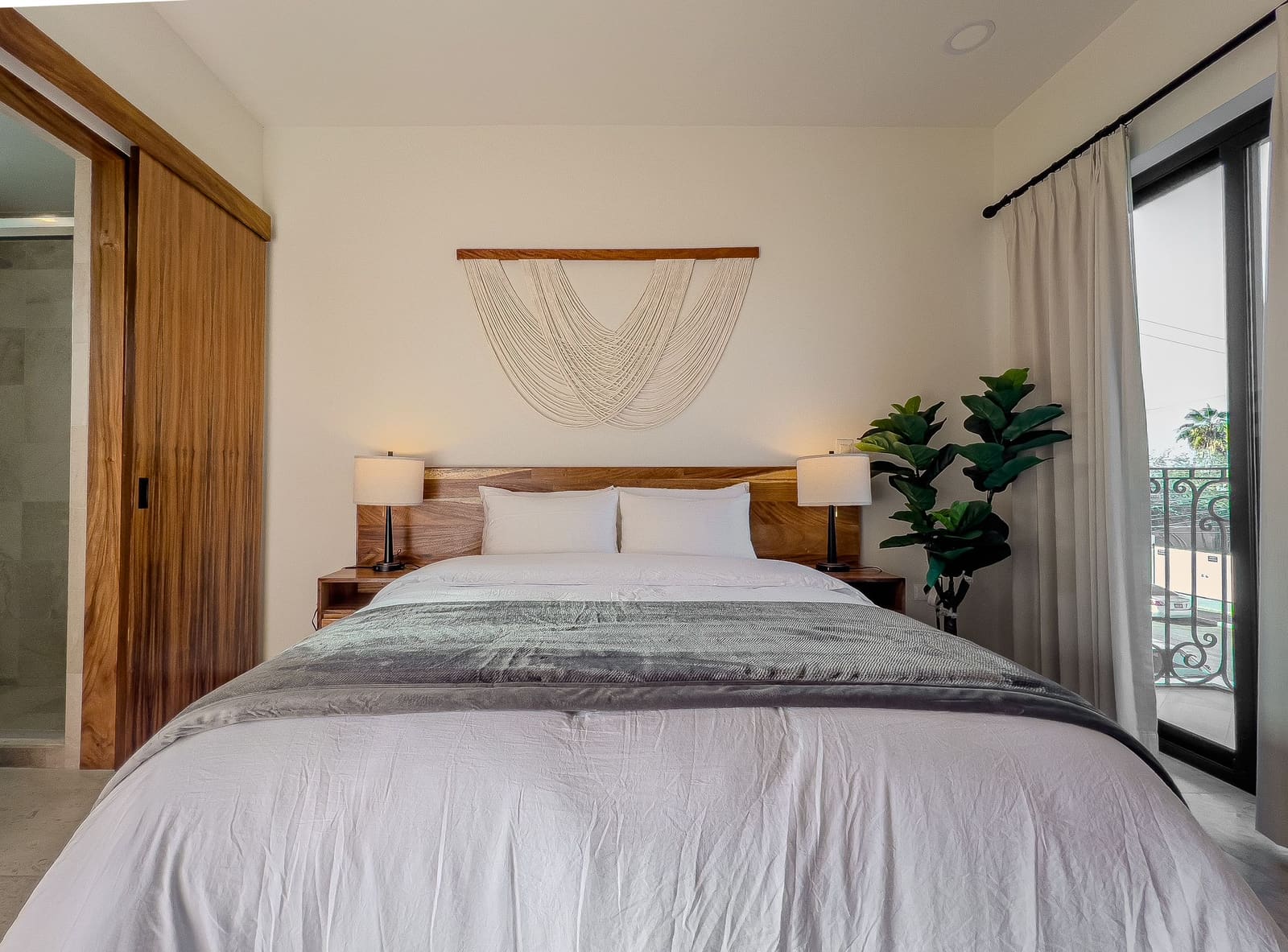 Queen Standard Room