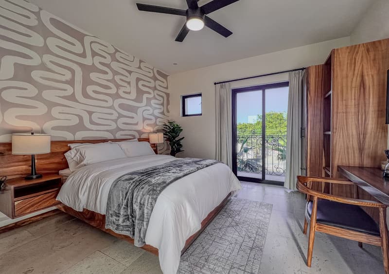 Bedroom with queen bed