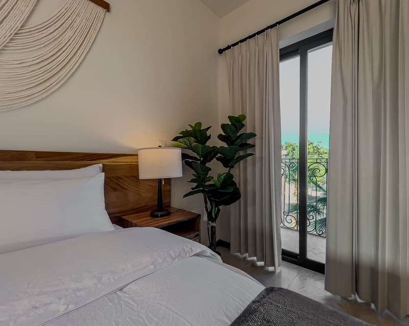 Queen bed and balcony