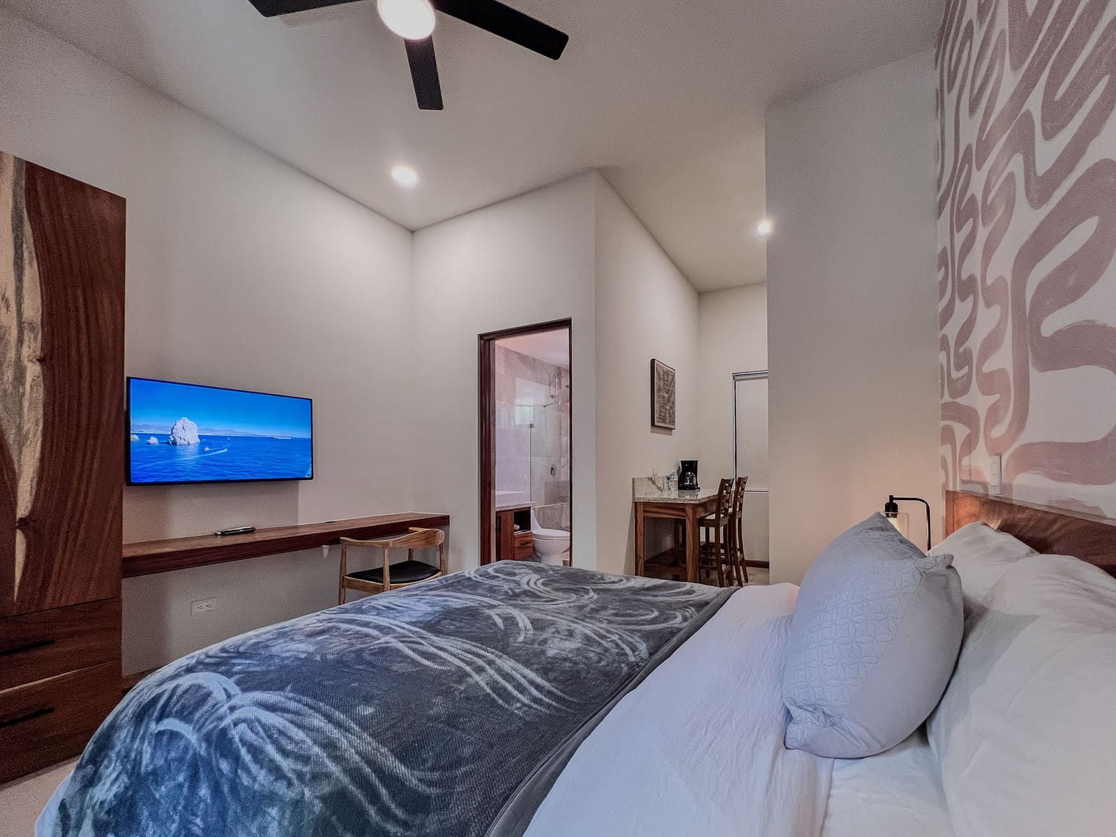 Queen Junior Suite